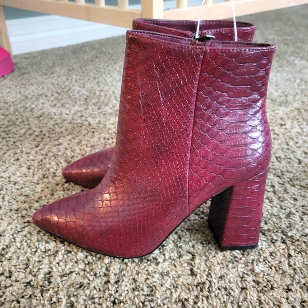 Veronica pointed heel boots